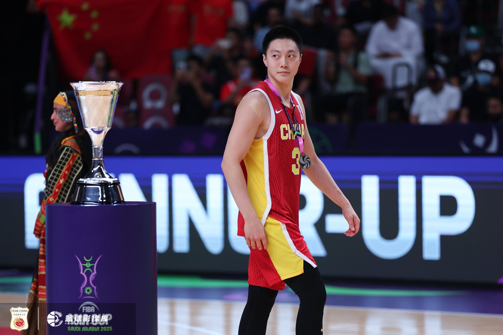 百家乐游戏-因膝伤此次未出战？贺希宁社媒回复胡明轩：膝盖快点好起来
